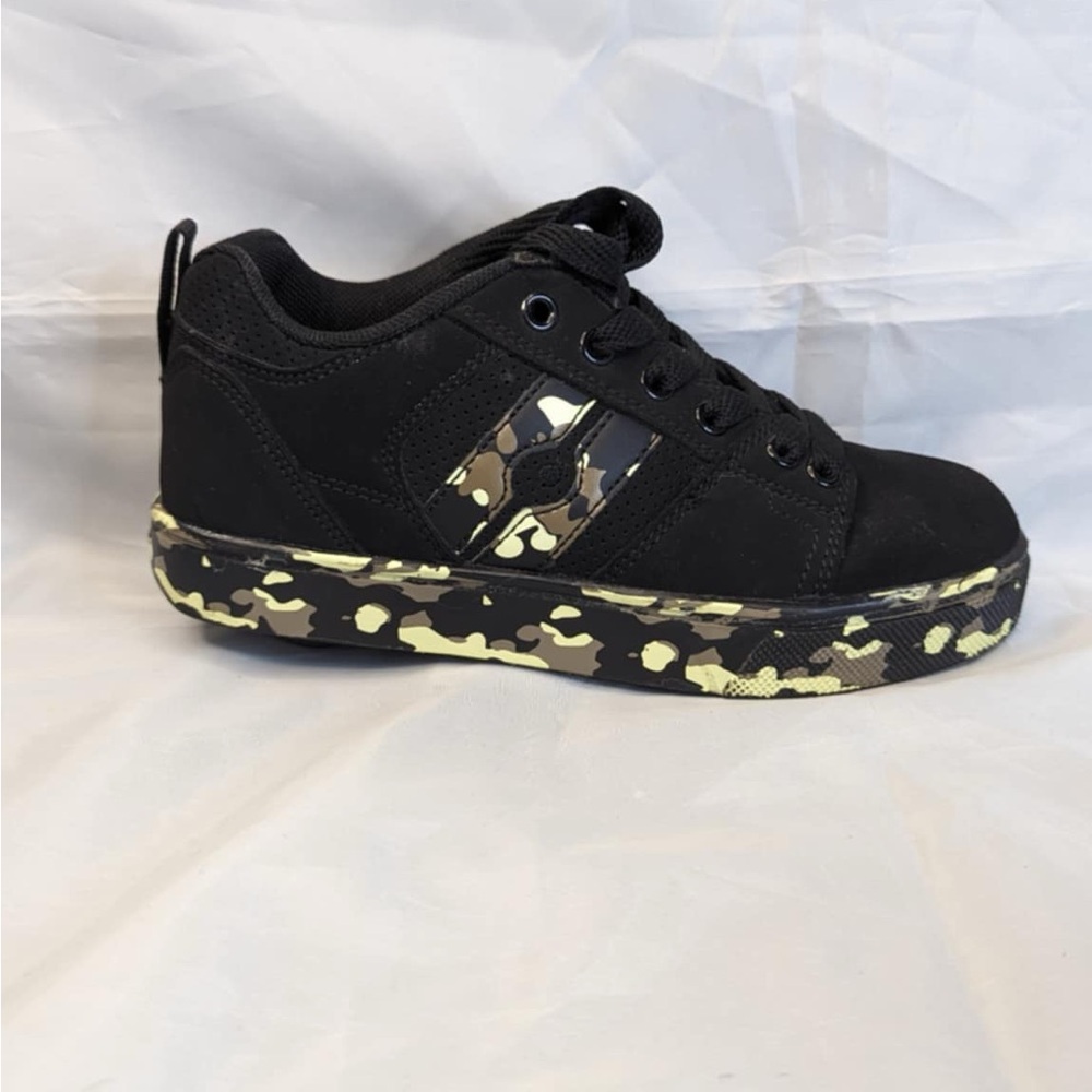 HEELYS Youth Size 2 HES10321 Racer 20 Black Camo Roller Skating Lace Up Shoes